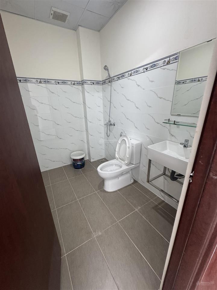 Trống sẵn căn hộ ban công, thang máy full nội thất sát huit và vhu cho nui pet, ko giới hạn người ở