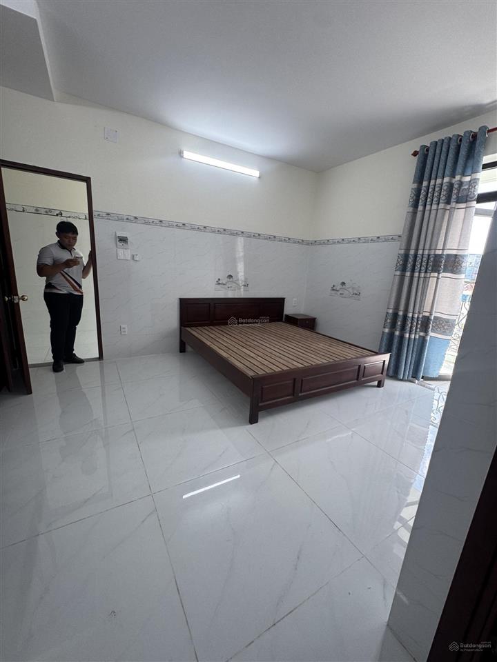 Trống sẵn căn hộ ban công, thang máy full nội thất sát huit và vhu cho nui pet, ko giới hạn người ở