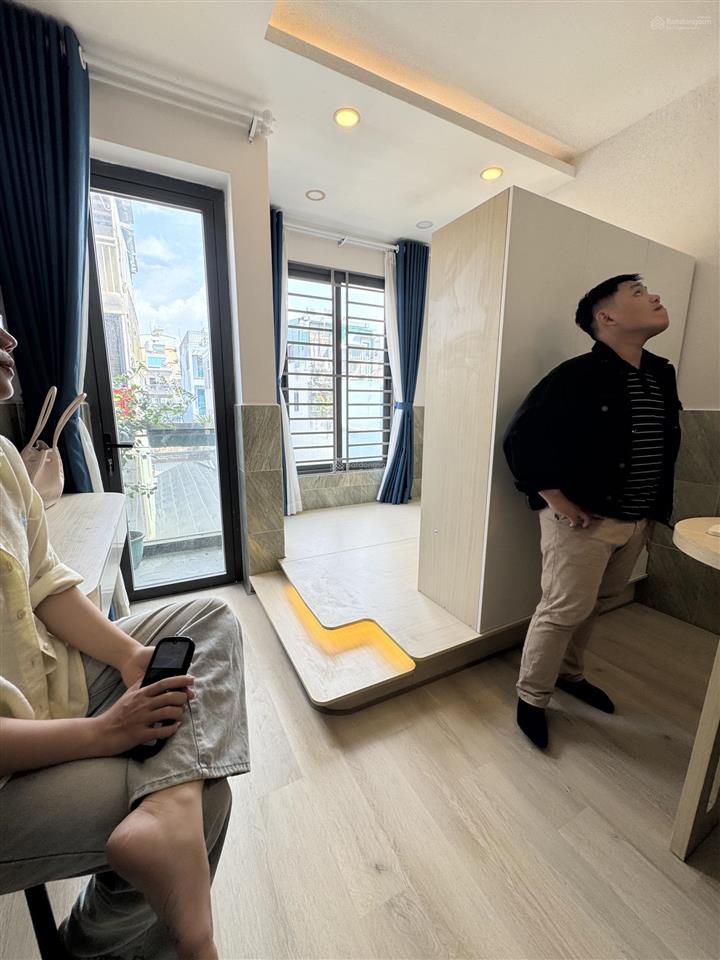 Trống sẵn phòng mới xây full nội thất cửa sổ bự ngay chợ hoa hồ thị kỷ sát ueh phù hợp 2  3 bạn ở