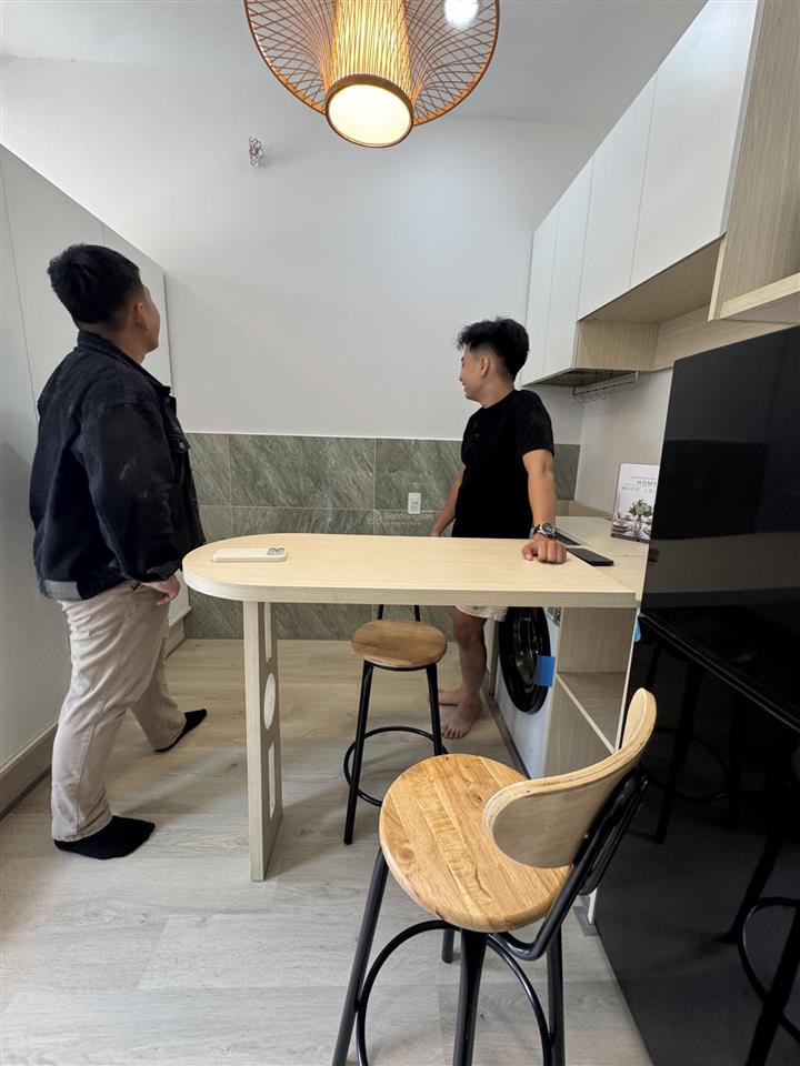 Trống sẵn phòng mới xây full nội thất cửa sổ bự ngay chợ hoa hồ thị kỷ sát ueh phù hợp 2  3 bạn ở