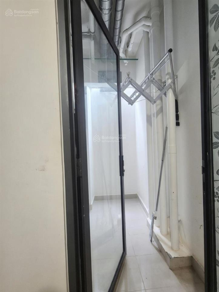 Bán căn 2pn akari, tầng sân vườn, có nội thất. sổ hồng sang tên.