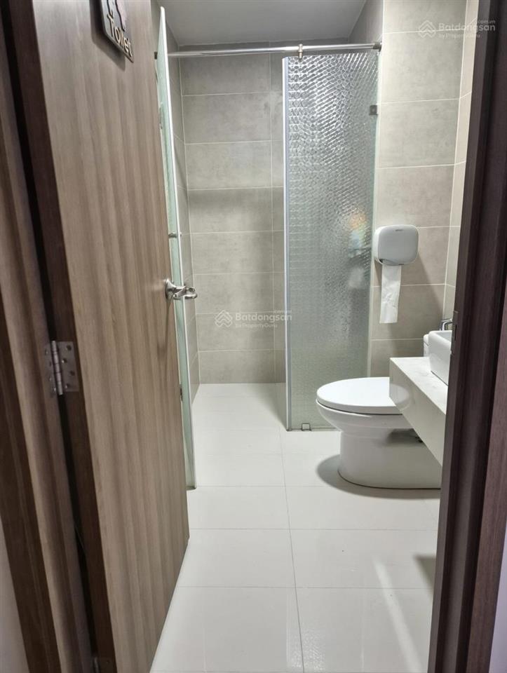 Bán căn 2pn akari, tầng sân vườn, có nội thất. sổ hồng sang tên.
