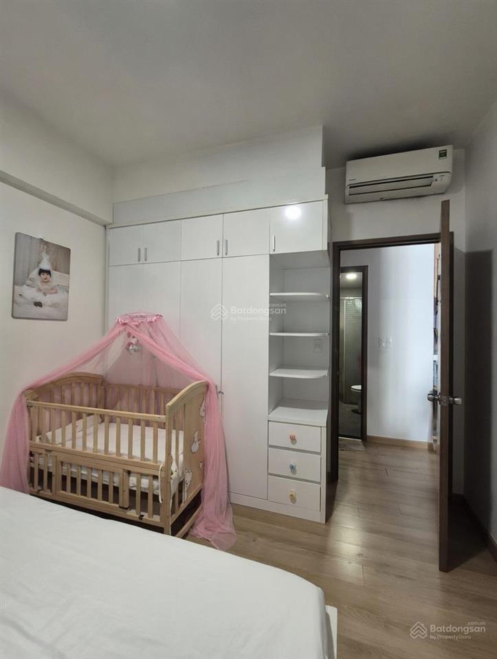 Bán căn 2pn akari, tầng sân vườn, có nội thất. sổ hồng sang tên.