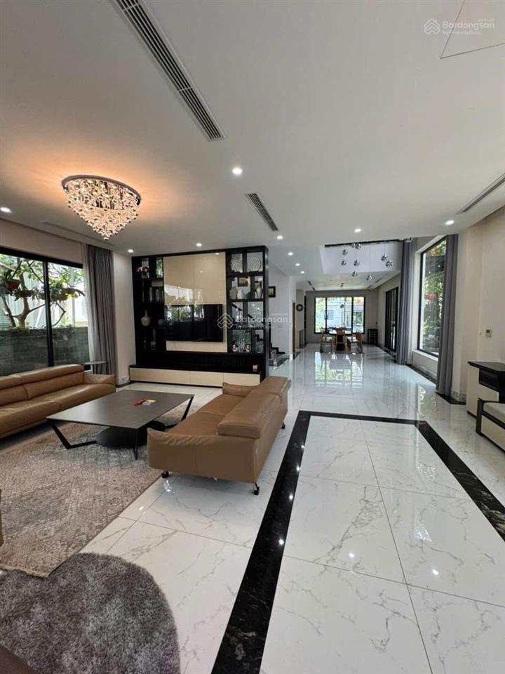 Cho thuê gấp bt đơn lập 420m2 vinhomes riverside, 5pn có thang máy