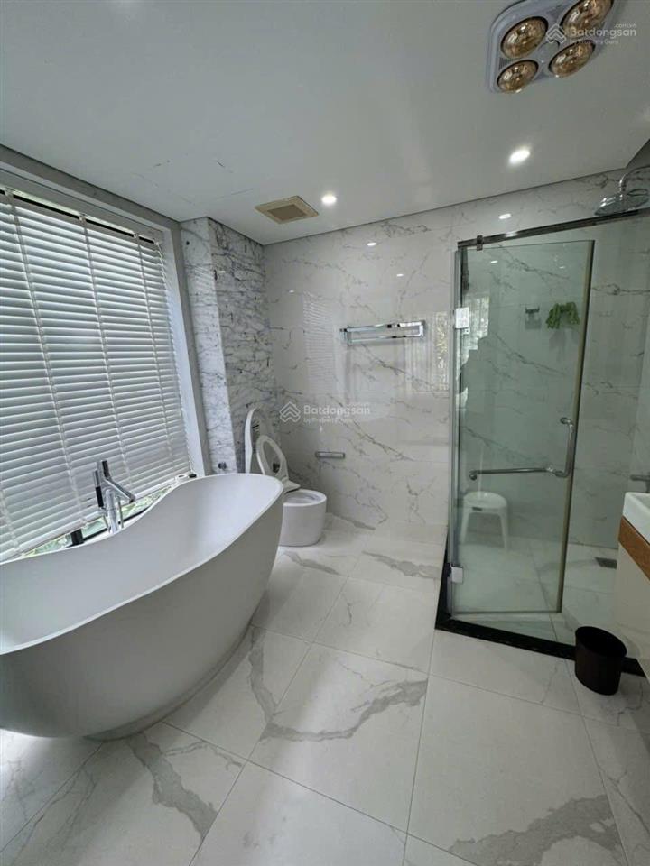 Cho thuê gấp bt đơn lập 420m2 vinhomes riverside, 5pn có thang máy