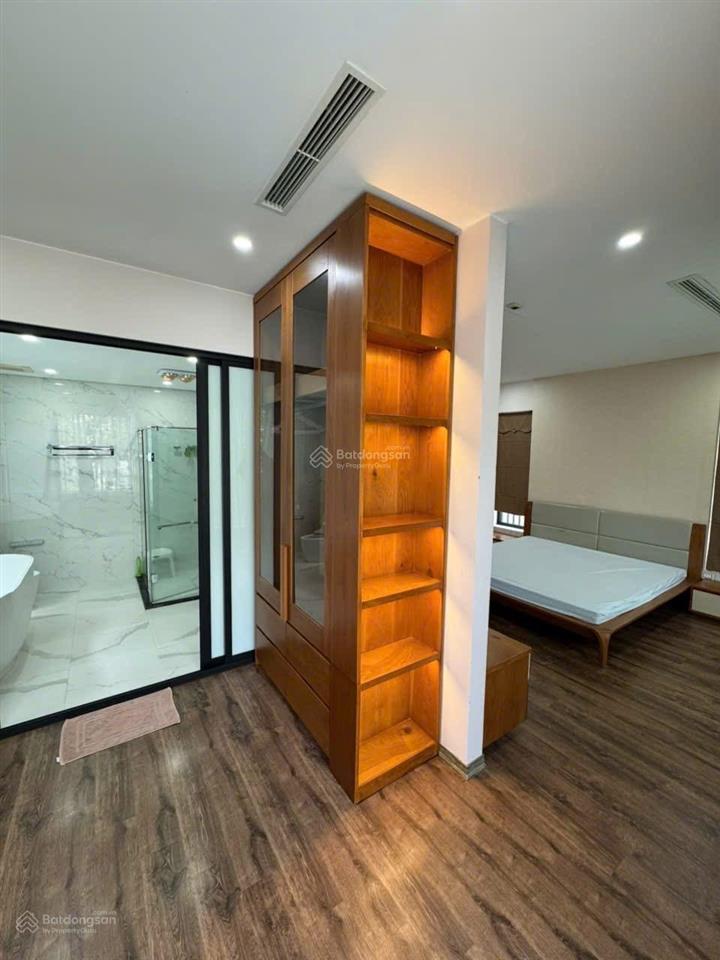Cho thuê gấp bt đơn lập 420m2 vinhomes riverside, 5pn có thang máy