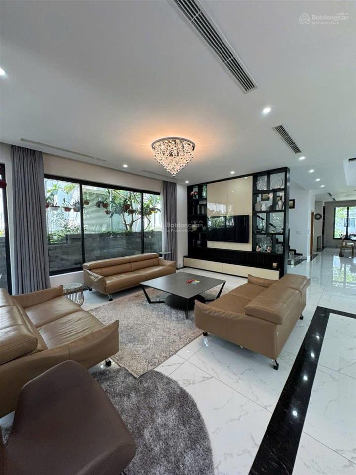 Cho thuê gấp bt đơn lập 420m2 vinhomes riverside, 5pn có thang máy