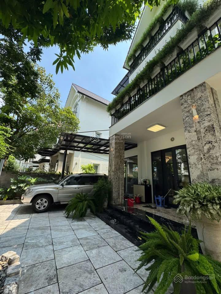 Cho thuê gấp bt đơn lập 420m2 vinhomes riverside, 5pn có thang máy
