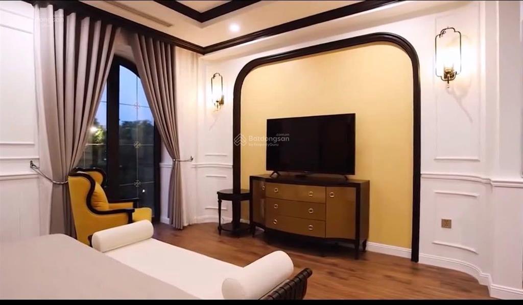 Cho thuê gấp bt đơn lập 480m2 vinhomes riverside 5pn, đầy đủ nội thất, nhà mới