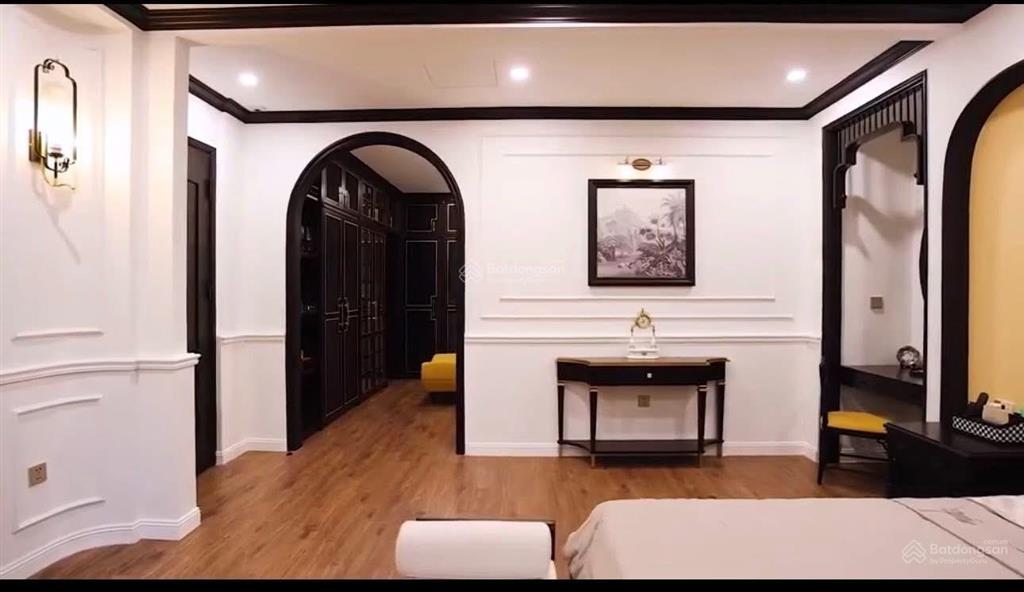 Cho thuê gấp bt đơn lập 480m2 vinhomes riverside 5pn, đầy đủ nội thất, nhà mới