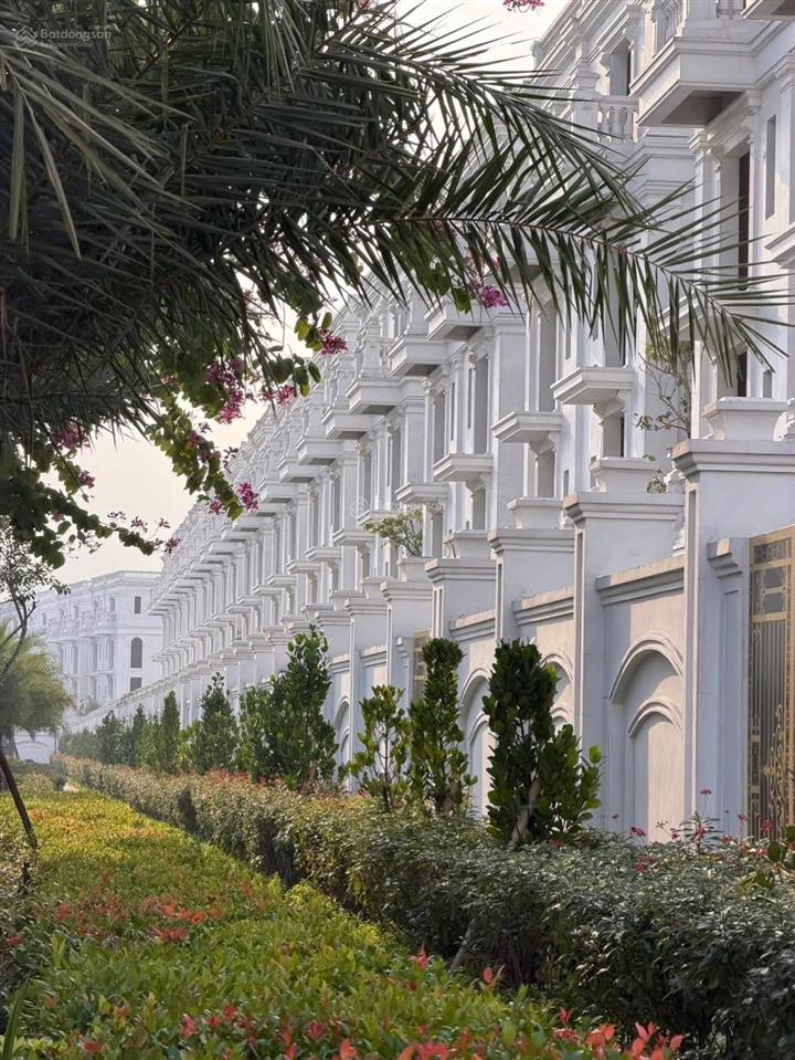 Bán lại suất ngoại giao bt đơn lập 221m, xây 500m sàn, view vườn hoa, him lam long biên