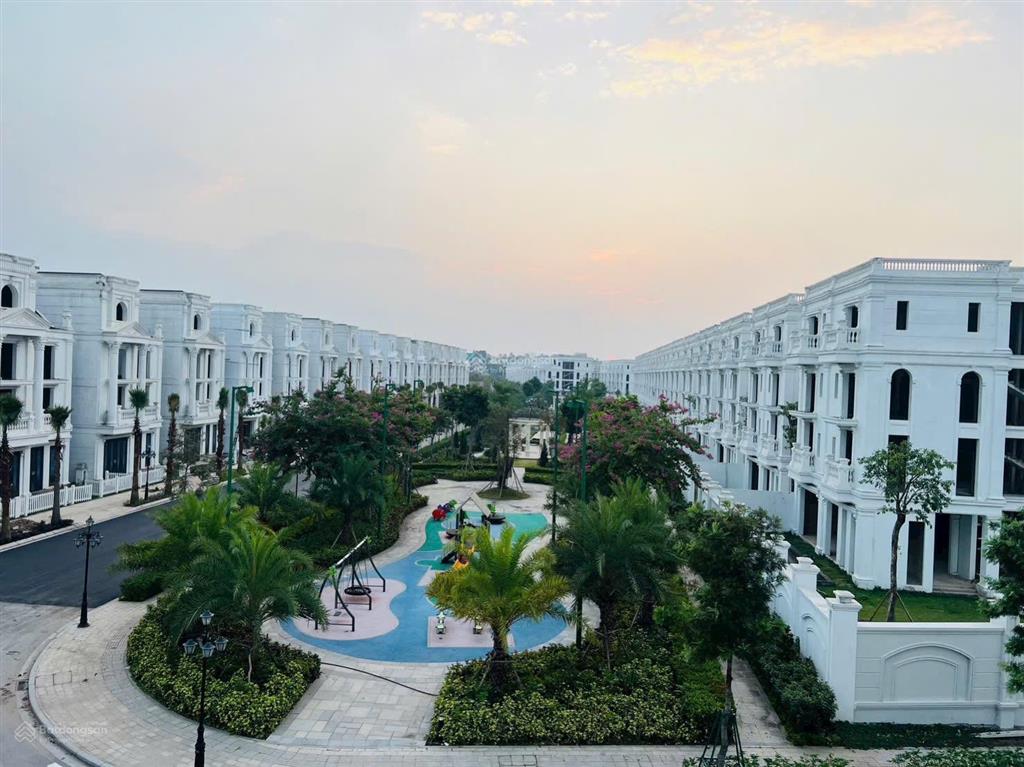 Bán lại suất ngoại giao bt đơn lập 221m, xây 500m sàn, view vườn hoa, him lam long biên