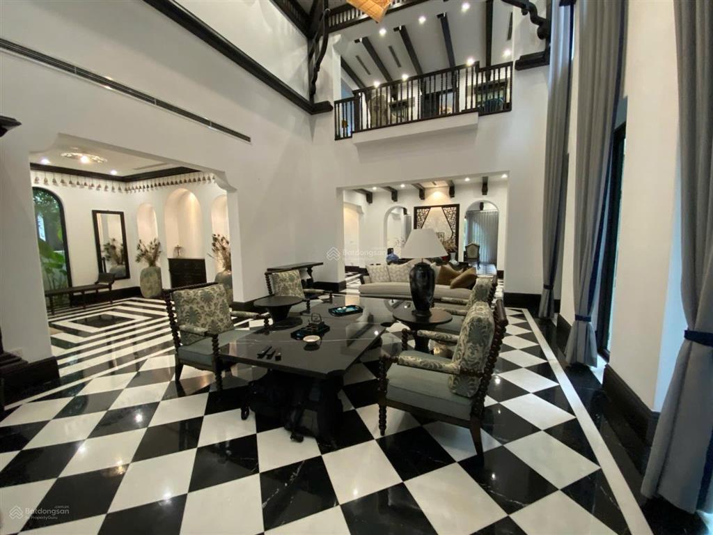 Cho thuê gấp bt hoa phượng 400m2, indochine giá 55tr/tháng, có sông và hầm, gần almaz và trường bis