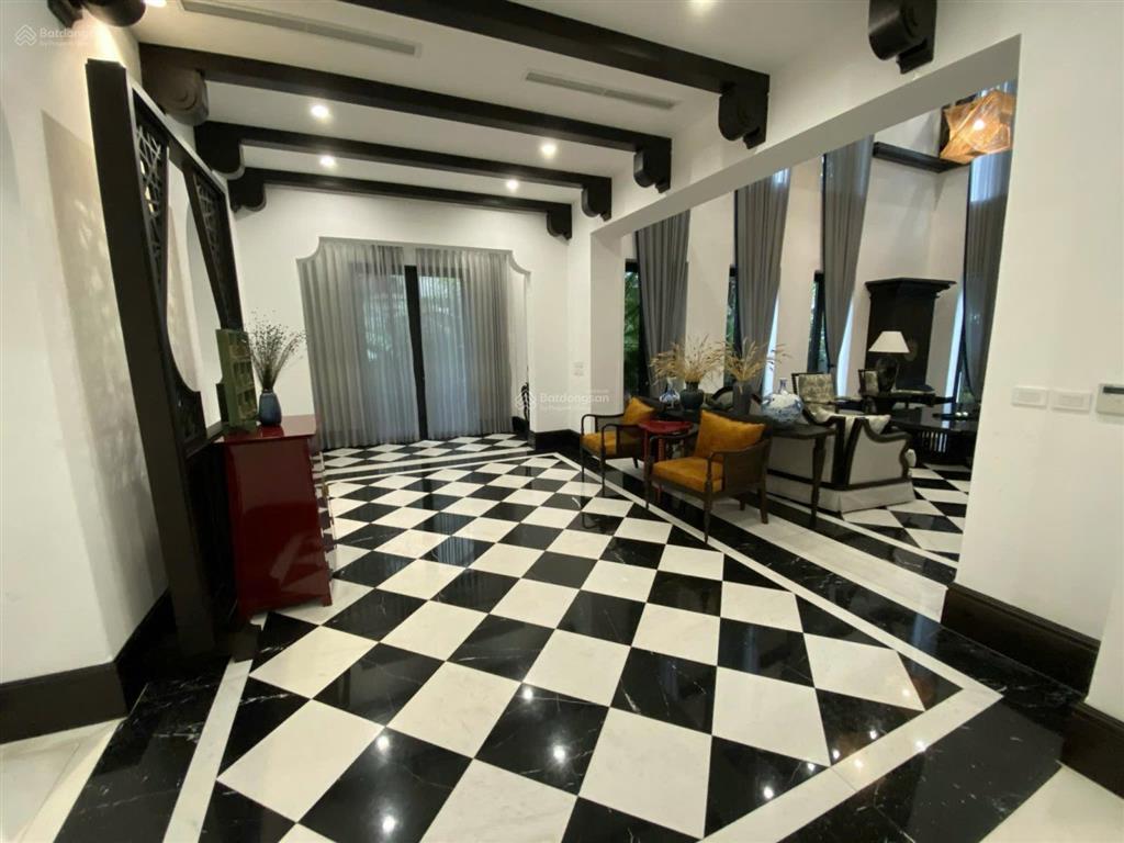Cho thuê gấp bt hoa phượng 400m2, indochine giá 55tr/tháng, có sông và hầm, gần almaz và trường bis