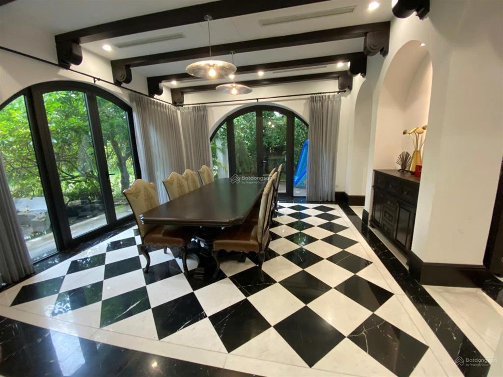 Cho thuê gấp bt hoa phượng 400m2, indochine giá 55tr/tháng, có sông và hầm, gần almaz và trường bis