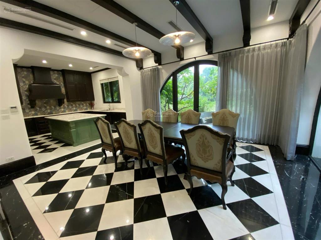 Cho thuê gấp bt hoa phượng 400m2, indochine giá 55tr/tháng, có sông và hầm, gần almaz và trường bis