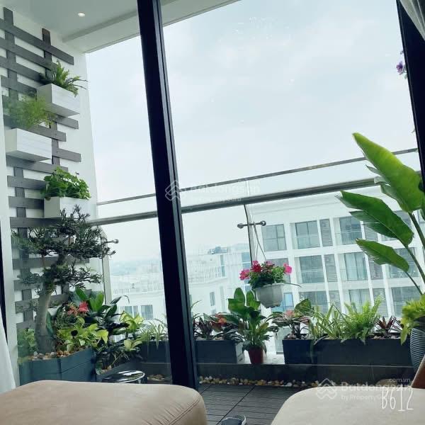 Cho thuê căn hộ 65m2  2pn2vs đã ghép thông hoàn thiện đẹp chỉnh chu giá 15 triệu.  0944 401 ***