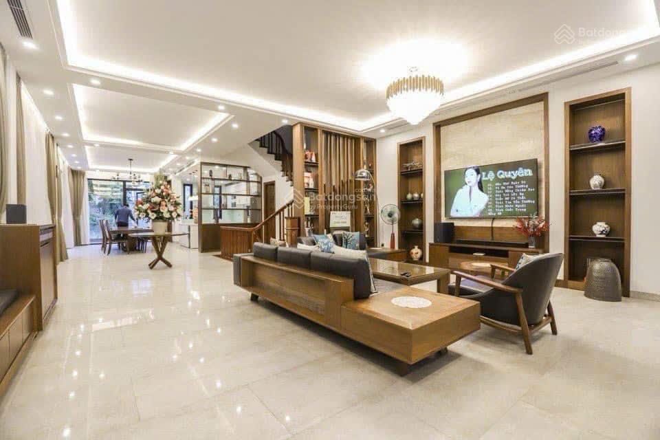 Cho thuê bt đơn lập 300m2 hoa sữa, 4pn, có hầm giá 50tr/tháng, có thương lượng.  0944 401 ***