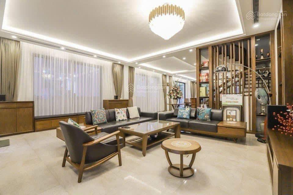 Cho thuê bt đơn lập 300m2 hoa sữa, 4pn, có hầm giá 50tr/tháng, có thương lượng.  0944 401 ***