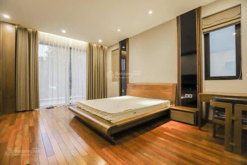 Cho thuê bt đơn lập 300m2 hoa sữa, 4pn, có hầm giá 50tr/tháng, có thương lượng.  0944 401 ***
