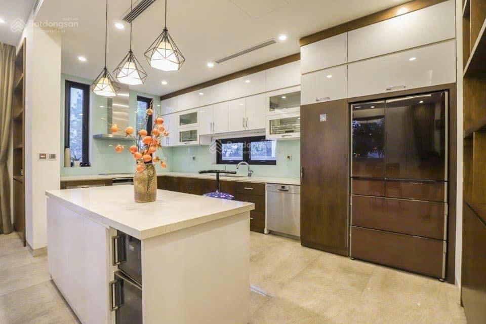 Cho thuê bt đơn lập 300m2 hoa sữa, 4pn, có hầm giá 50tr/tháng, có thương lượng.  0944 401 ***