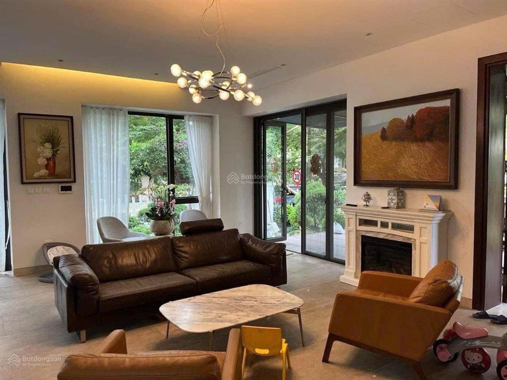 Cho thuê biệt thự 300m² vinhomes riverside 40tr/tháng view sông nội khu có thang máy