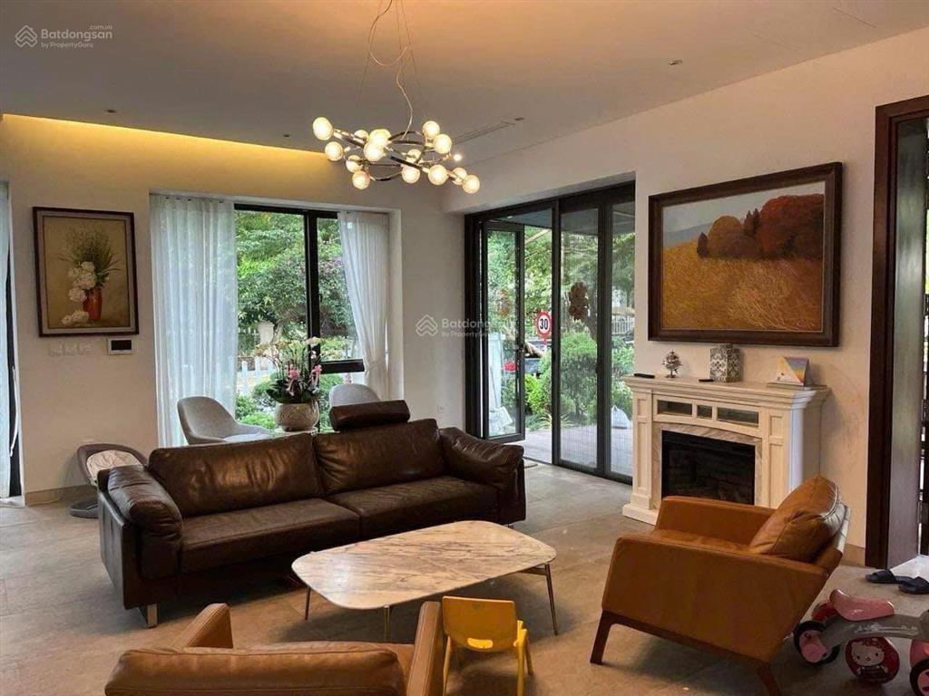 Cho thuê biệt thự 300m² vinhomes riverside 40tr/tháng view sông nội khu có thang máy