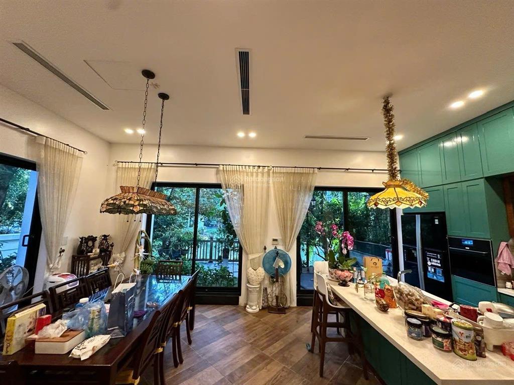 Chính chủ cho thuê bt hoa lan vinhomes riverside 300m2, đủ nội thất, giá 42 triệu.  0944 401 ***