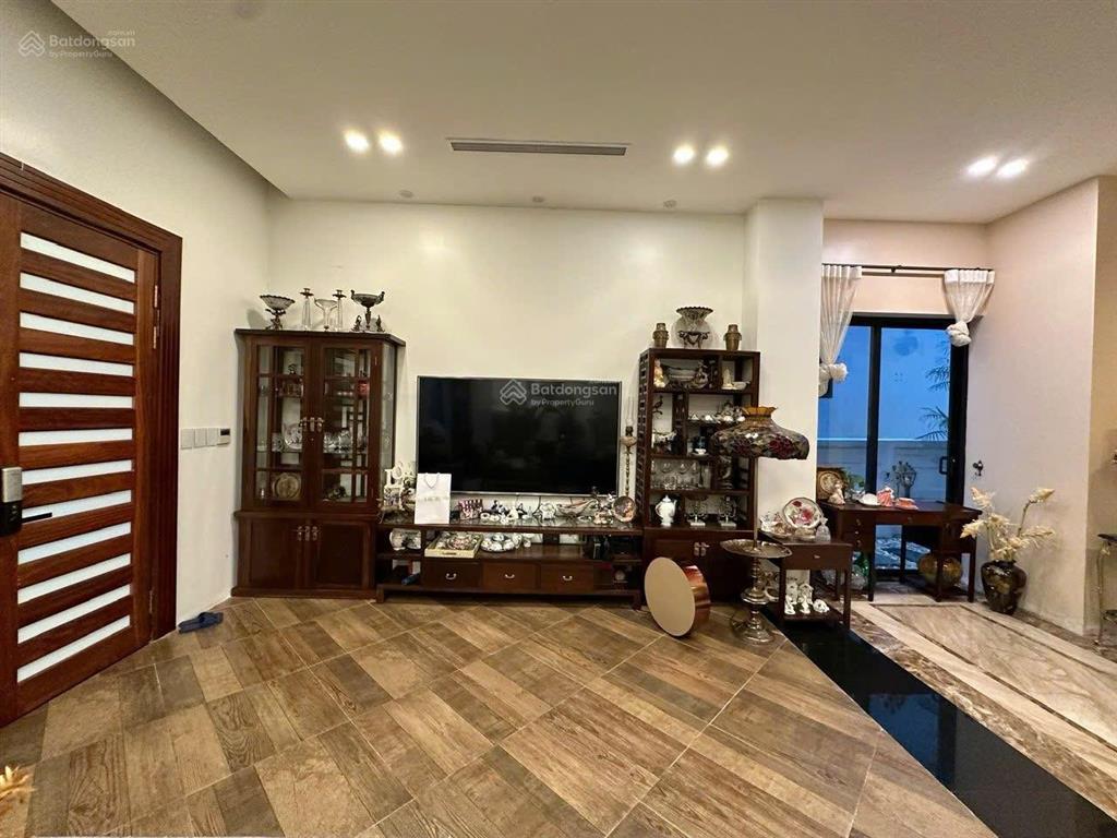 Chính chủ cho thuê bt hoa lan vinhomes riverside 300m2, đủ nội thất, giá 42 triệu.  0944 401 ***