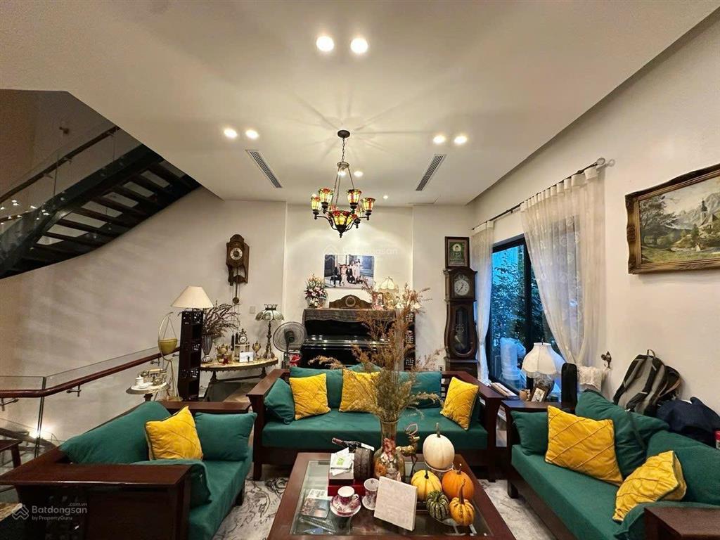Chính chủ cho thuê bt hoa lan vinhomes riverside 300m2, đủ nội thất, giá 42 triệu.  0944 401 ***