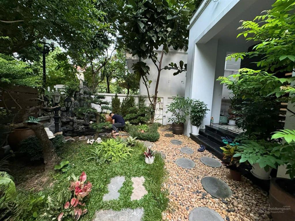 Chính chủ cho thuê bt hoa lan vinhomes riverside 300m2, đủ nội thất, giá 42 triệu.  0944 401 ***