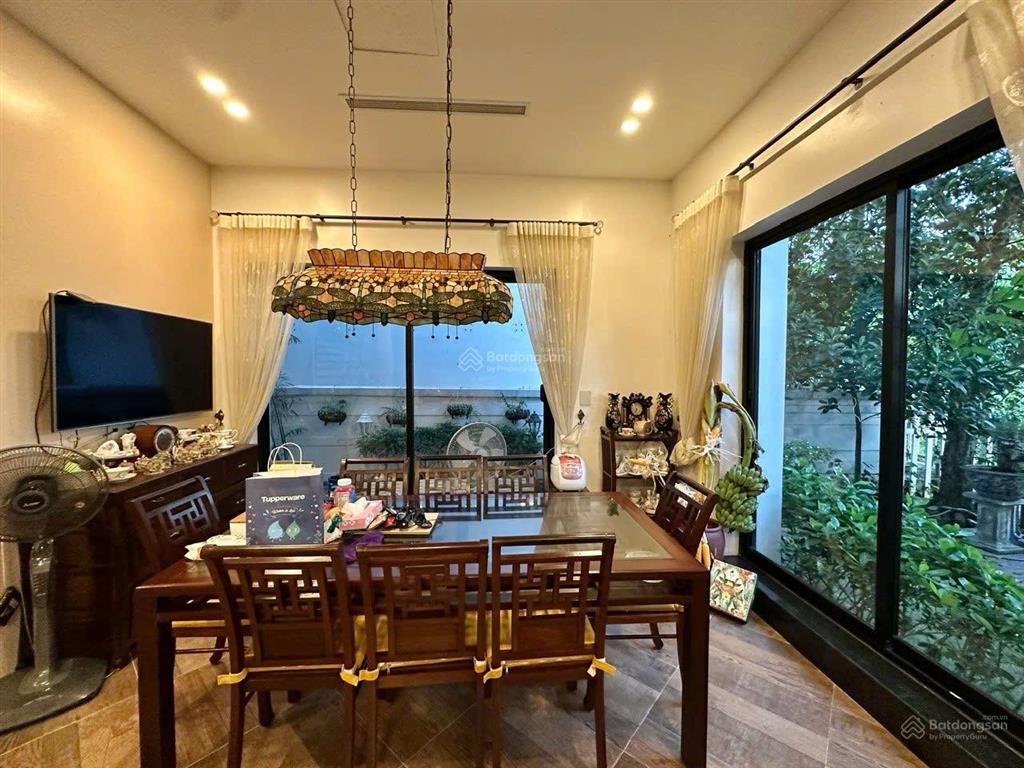 Chính chủ cho thuê bt hoa lan vinhomes riverside 300m2, đủ nội thất, giá 42 triệu.  0944 401 ***