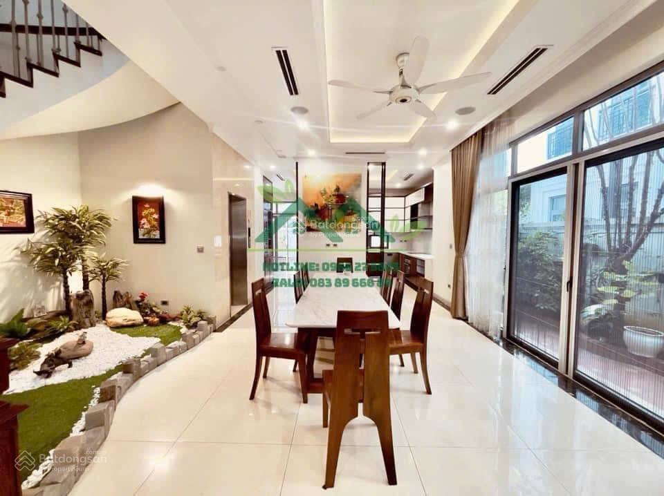 Cho thuê gấp bt song lập vinhomes harmony. dt 215m2 hướng đông nam. giá 40tr có thang máy