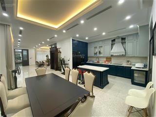Cho thuê bt 250m2 có thang máy giá 45tr/ tháng vinhomes riverside, có thang máy.  0944 401 ***
