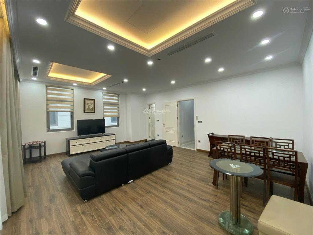 Cho thuê bt 250m2 có thang máy giá 45tr/ tháng vinhomes riverside, có thang máy.  0944 401 ***