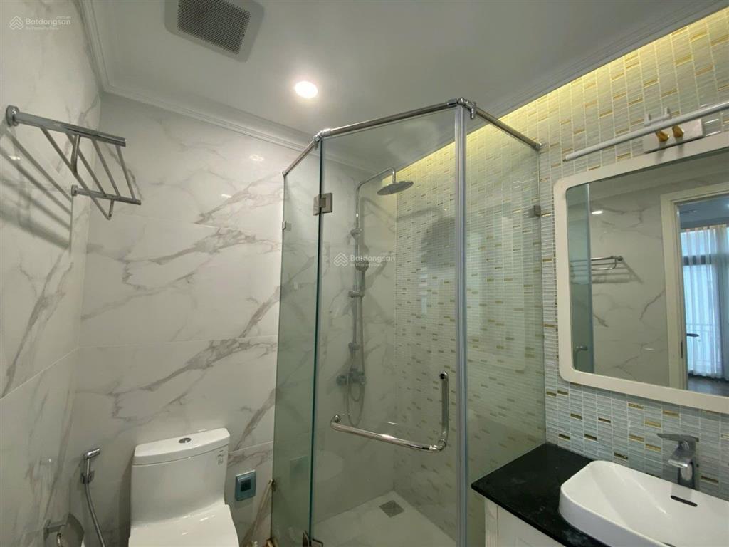 Cho thuê bt 250m2 có thang máy giá 45tr/ tháng vinhomes riverside, có thang máy.  0944 401 ***