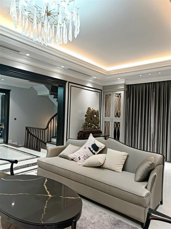 Chính chủ cho thuê 40 triệu bt 250m2 đất,4pn, 5wc 450m2 sàn. nhà mới, đủ nội thất, đông nam.