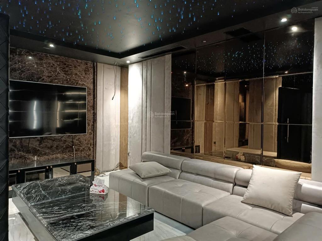 Chính chủ cho thuê 40 triệu bt 250m2 đất,4pn, 5wc 450m2 sàn. nhà mới, đủ nội thất, đông nam.