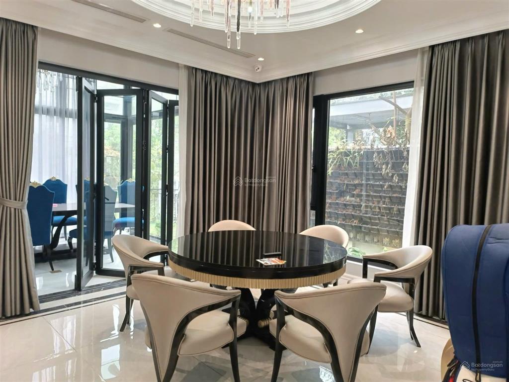 Chính chủ cho thuê 40 triệu bt 250m2 đất,4pn, 5wc 450m2 sàn. nhà mới, đủ nội thất, đông nam.