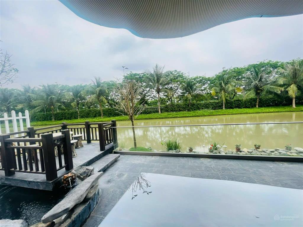 Cho thuê bt 250m2 vinhomes riverside có thang máy. nhà mới giá 45tr/tháng.  0944 401 ***