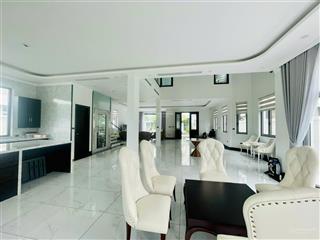 Cho thuê bt 250m2 vinhomes riverside có thang máy. nhà mới giá 45tr/tháng.  0944 401 ***
