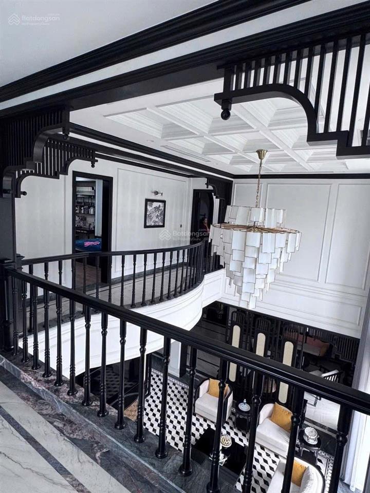 Cho thuê bt đơn lập 600m2 bằng lăng, đủ nội thất. có thang máy, giá 100tr/tháng  0944 401 ***