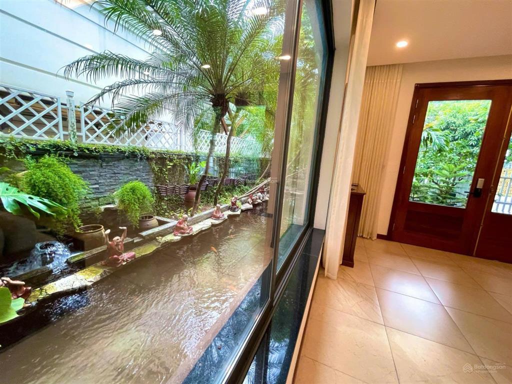 Cho thuê bt đơn lập 300m2 hoa phượng vinhomes riverside, giá 50tr có thương lượng.  0944 401 ***