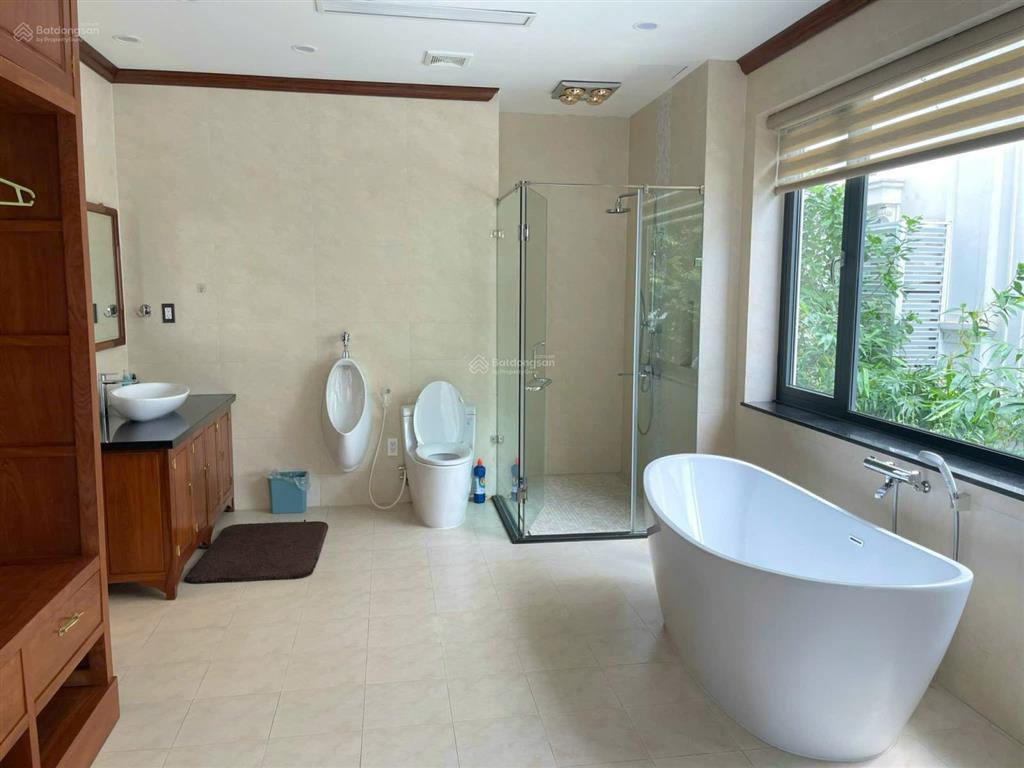Cho thuê bt đơn lập 300m2 hoa phượng vinhomes riverside, giá 50tr có thương lượng.  0944 401 ***
