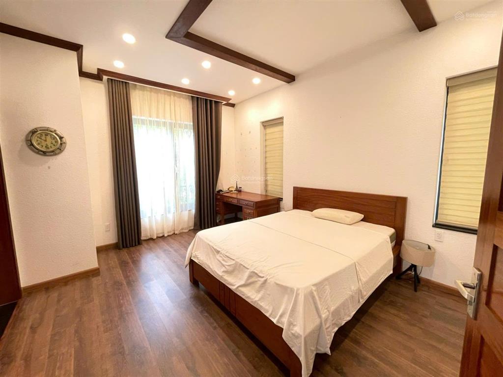 Cho thuê bt đơn lập 300m2 hoa phượng vinhomes riverside, giá 50tr có thương lượng.  0944 401 ***