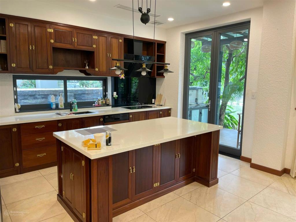 Cho thuê bt đơn lập 300m2 hoa phượng vinhomes riverside, giá 50tr có thương lượng.  0944 401 ***