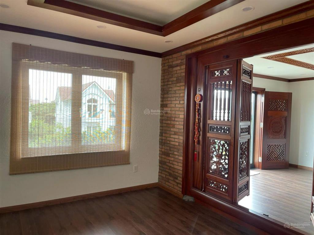 Cho thuê bt đơn lập 300m2 hoa phượng vinhomes riverside, giá 50tr có thương lượng.  0944 401 ***