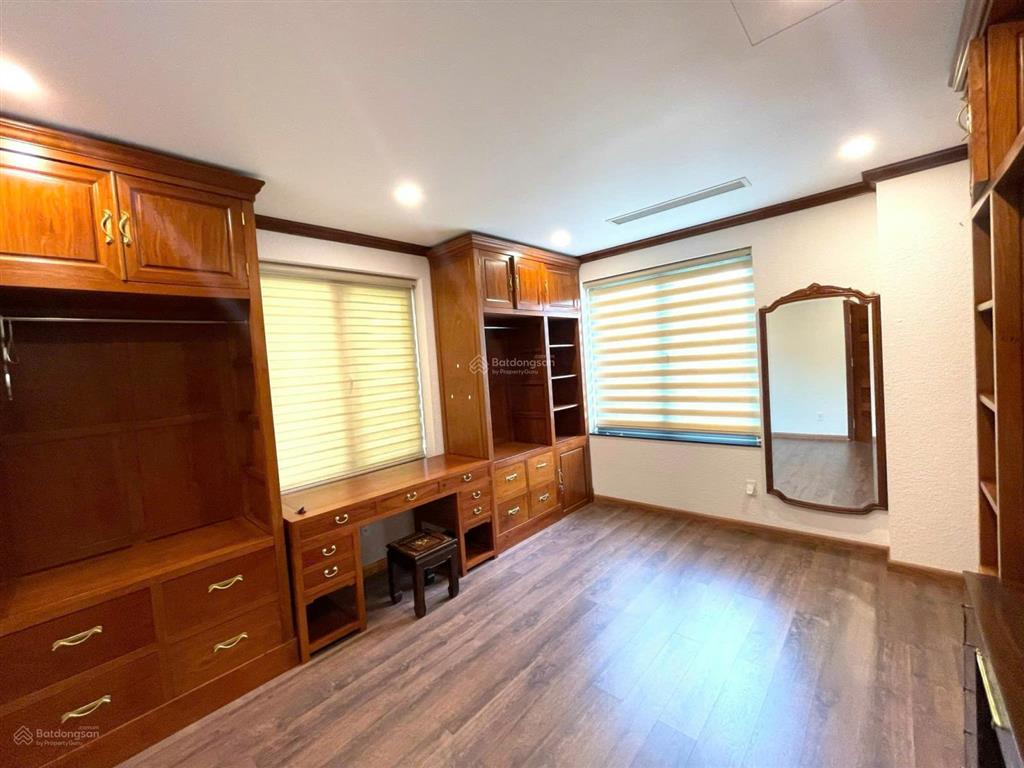 Cho thuê bt đơn lập 300m2 hoa phượng vinhomes riverside, giá 50tr có thương lượng.  0944 401 ***