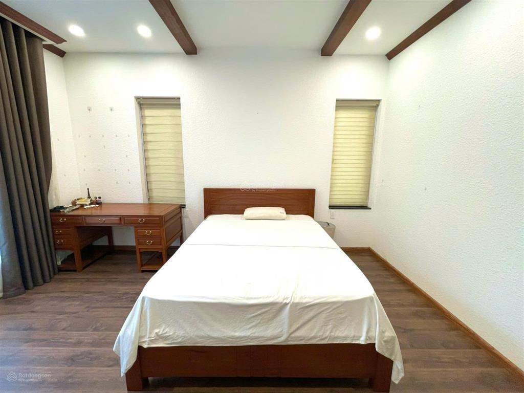 Cho thuê bt đơn lập 300m2 hoa phượng vinhomes riverside, giá 50tr có thương lượng.  0944 401 ***