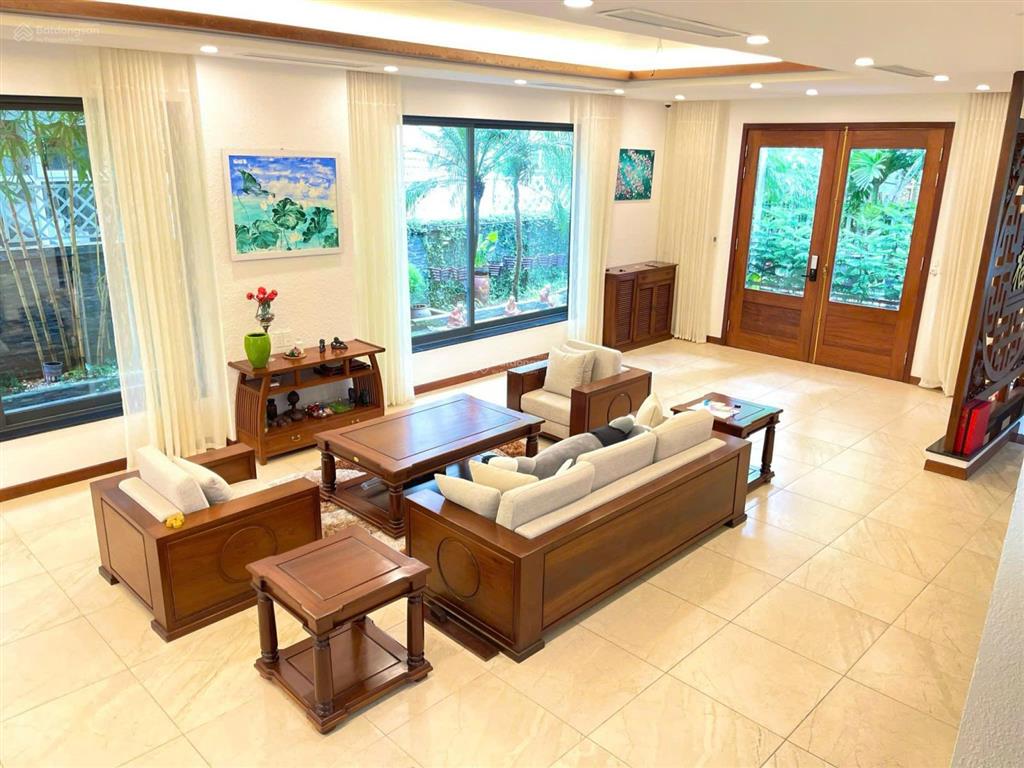 Cho thuê bt đơn lập 300m2 hoa phượng vinhomes riverside, giá 50tr có thương lượng.  0944 401 ***